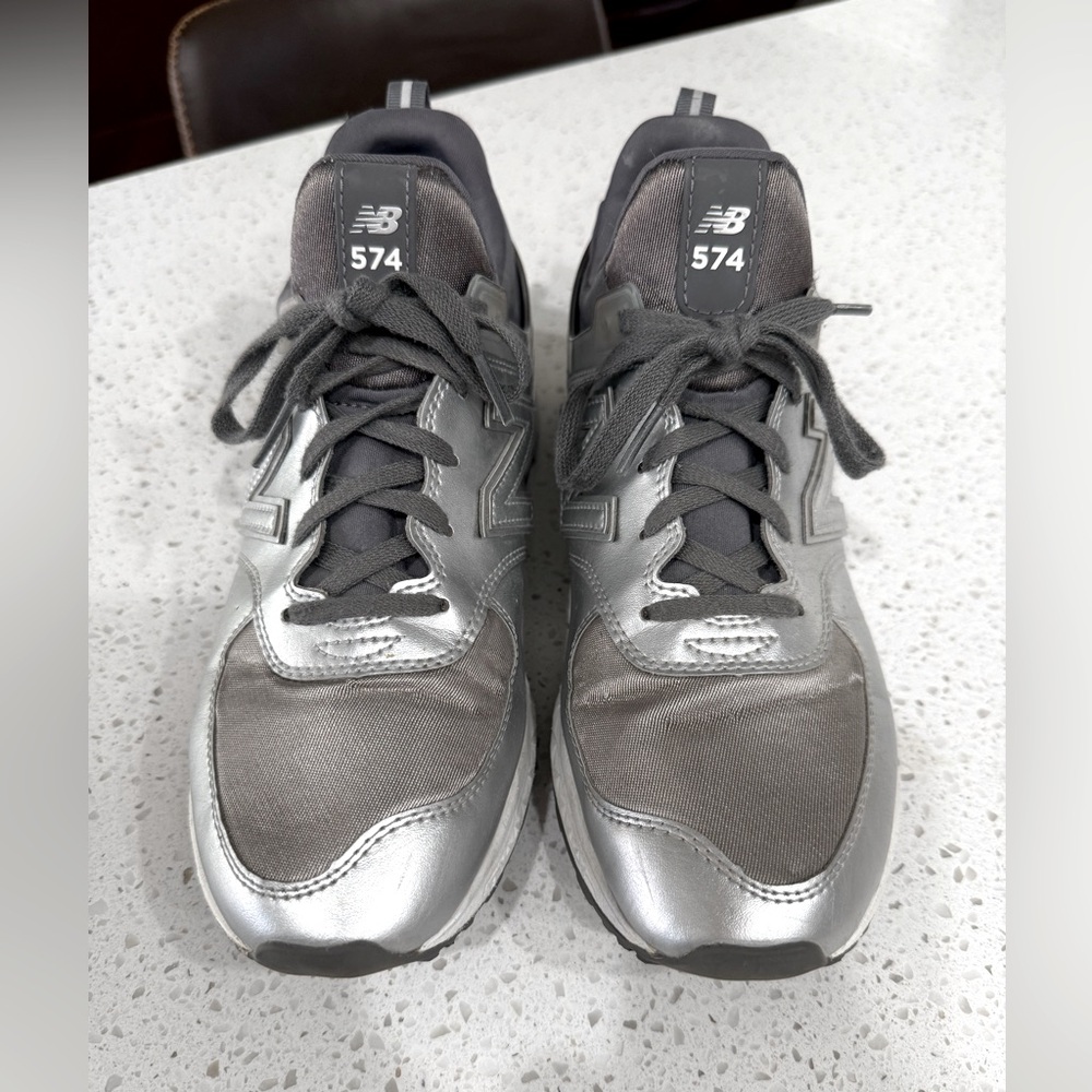 Wmns Silver New Balance 574
